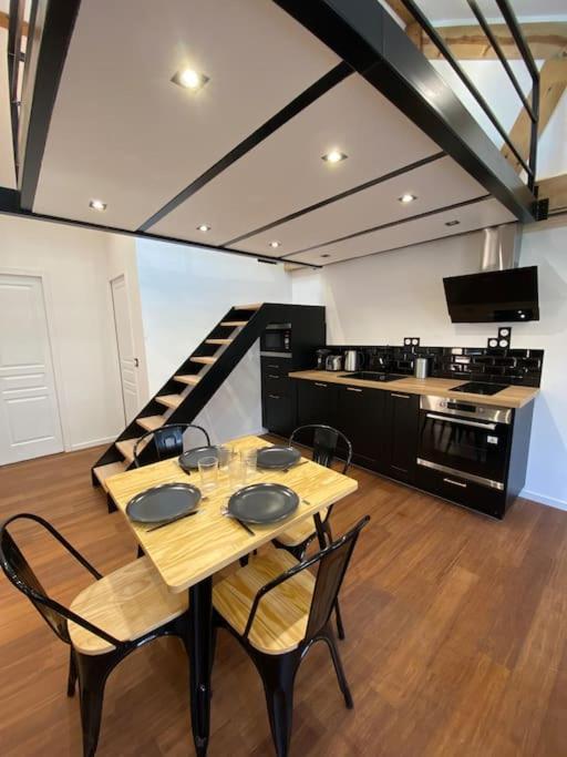 Loft: Le New-York Apartment รูออง ภายนอก รูปภาพ